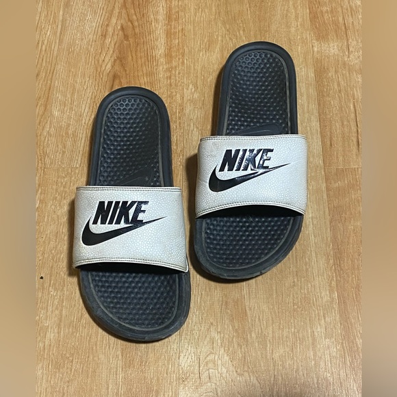 Nike Flip Flop - Picture 2 of 2
